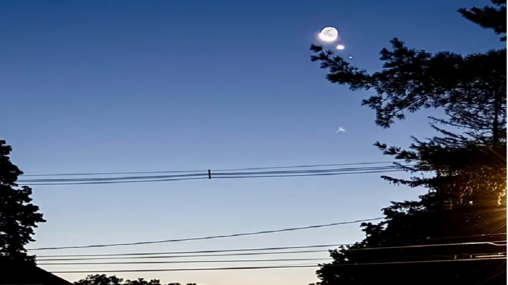 Moon, Venus and Regulus